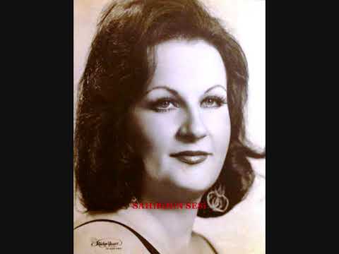 Nevin Örnek - Çiçekler Takmış Başına