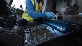 United – Cleaning flight decks using state-of-the-art UVC technology