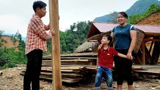 Transporting wooden planks - Mother and son go to the market to sell goods.