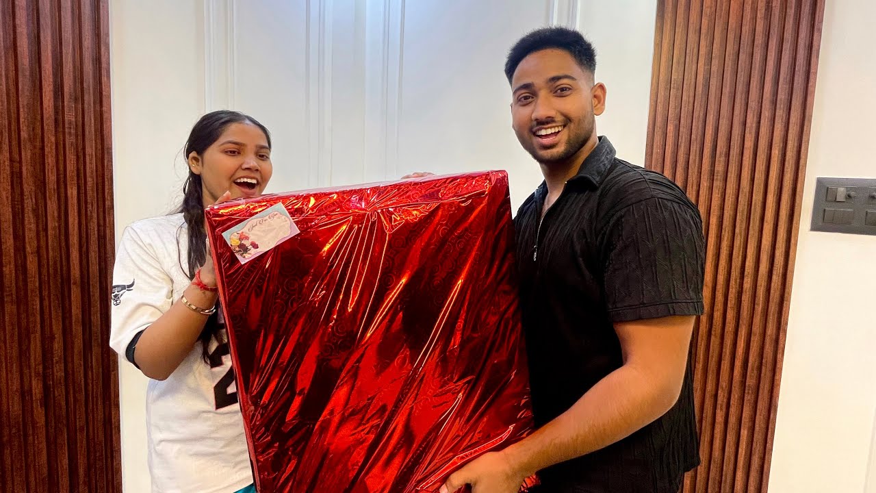 Gift Box Unboxing Worth Rs 7000 | गिफ्ट ने निराश करदिया 😭 