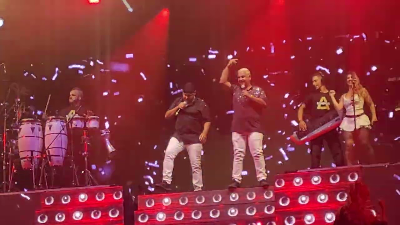 NÉMANUS LEVAM FÃS AO DELÍRIO NA EXPOFACIC 