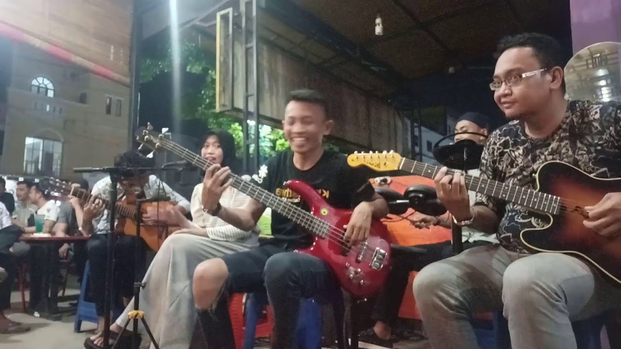 Khatulistiwa Coffee - Janji manismu (terry cover) - YouTube