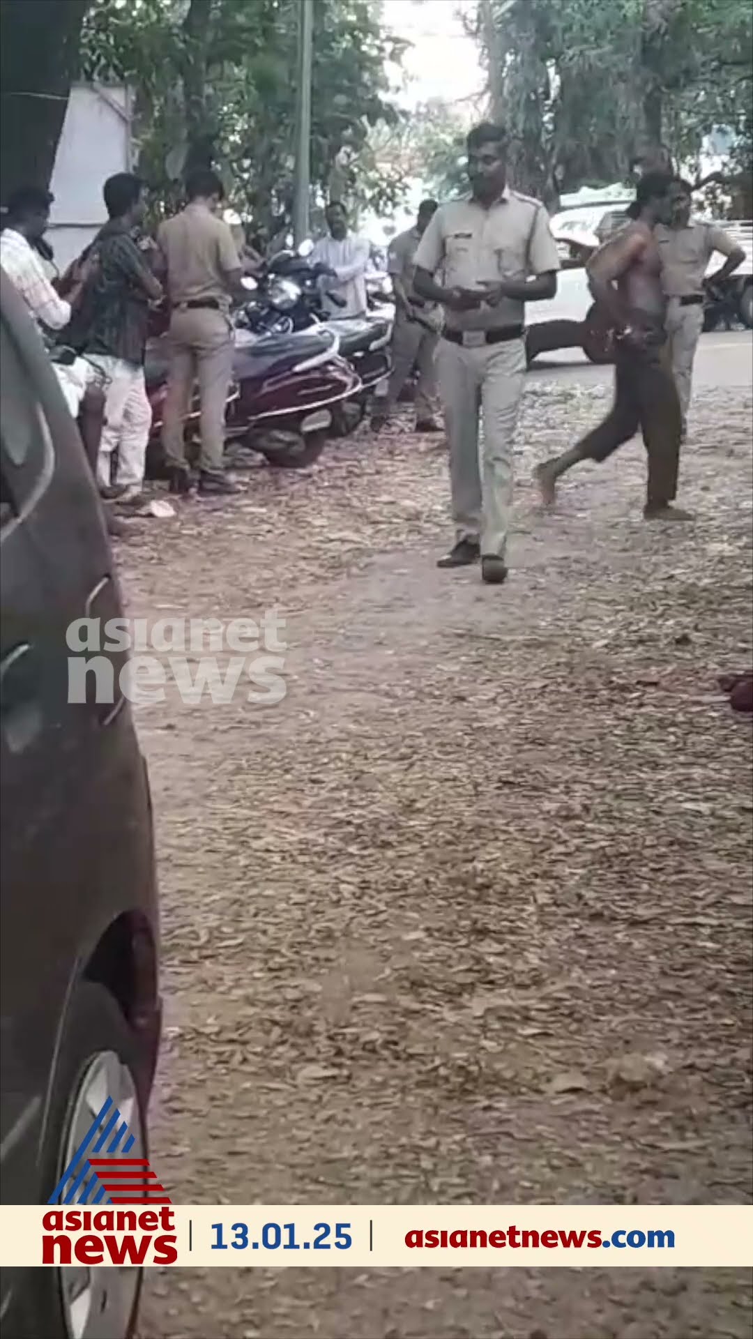 കോടതി വളപ്പിൽ ഷർട്ട് ഊരി കളഞ്ഞ് കരാട്ടെ സ്റ്റെപ്പുകൾ കാണിച്ച് പ്രതി