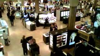 Hello Everyone, I would like to show you the outlets in USA, The outlets are just like malls but ins. 