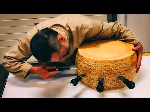 Opening 80Lb Cheese Wheel in Italy 🧀🇮🇹