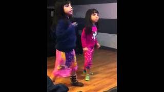 My Nenas Dancing