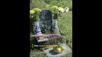 Con trai rơi nước mắt trước mộ của mẹ. 6 năm xa mẹ quá nhiều tủi hổ và buồn bã