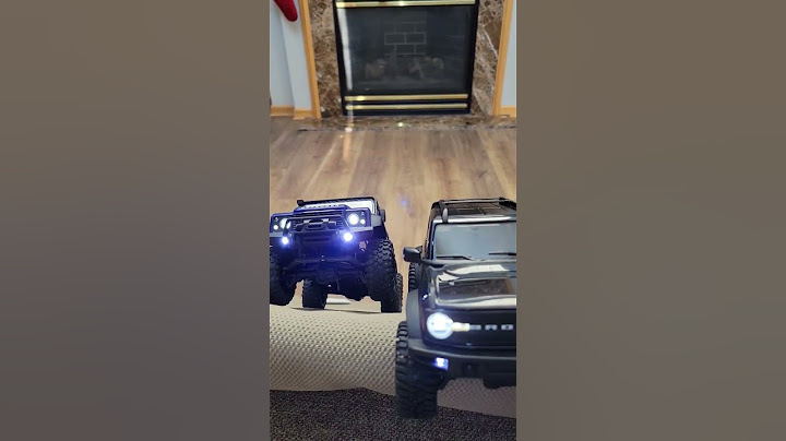 Trx4m bronco vs defender both stock.  #traxxas #trx4m #fordbronco #landroverdefender #rctrucks