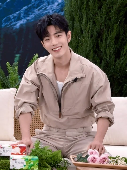Xiao Zhan Studio Weibo updated: With Xiao Zhan, follow the rhythm of nature ～