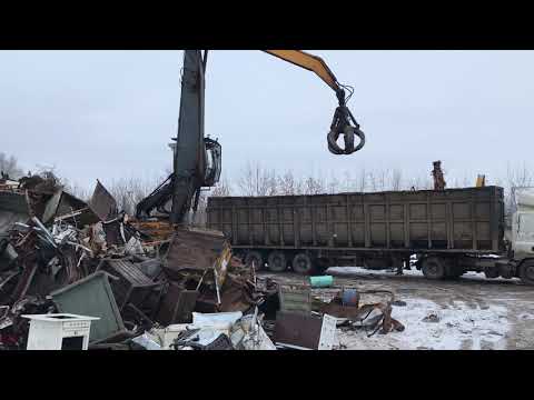 Погрузка лома в большой ломовоз