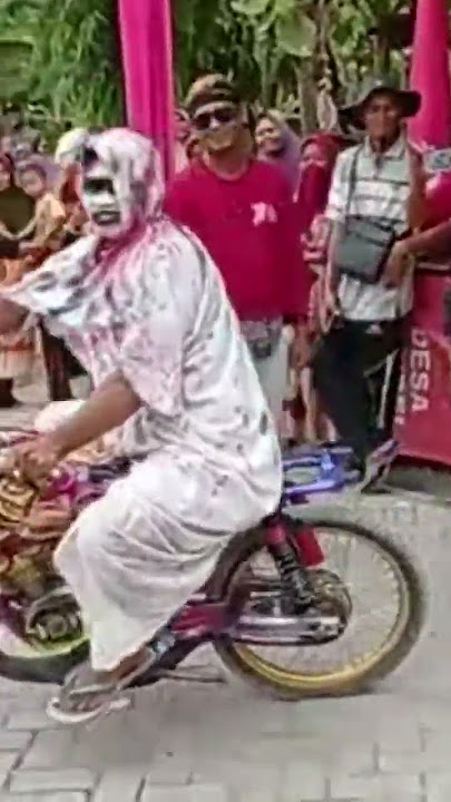 story wa - hantu pocong pintar pakai rx king spek blayer di acara karnaval #shorts