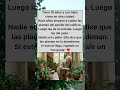 Tiene 78 años, vive sola y cuida las plantas de todo el edificio. Dice que son su familia.