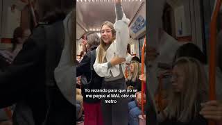 Sobreviviendo al olor del metro: ¡usen desodorante! 🙏🚇 #MetroMadrid