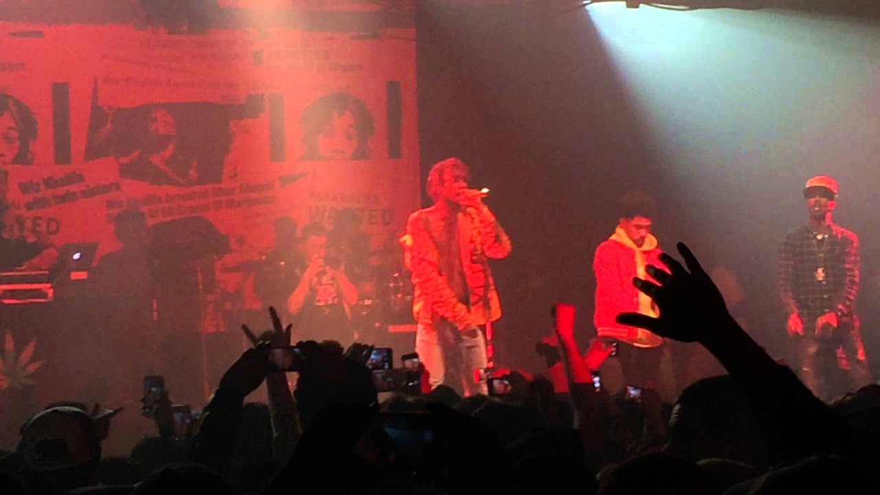 Foreign - Wiz Khalifa *LIVE*