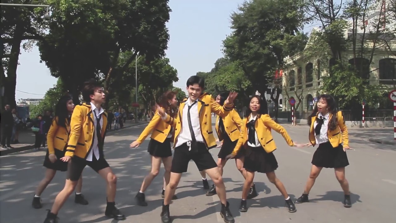 [KPOP IN PUBLIC CHALLENGE] Weki Meki 위키미키 - La La La - Dance cover by Oops! Crew from Viet Nam