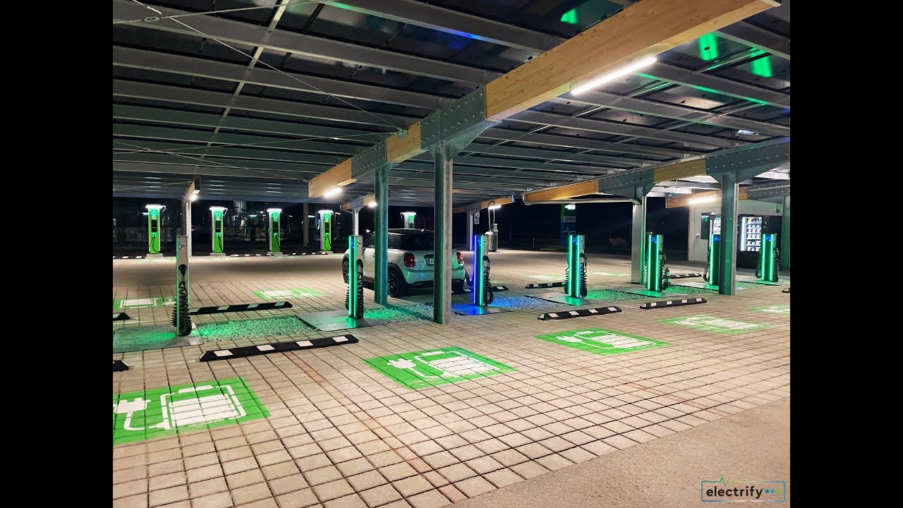 Österreichs innovativster Ladepark ist eröffnet: electrify AC/DC Drive-in