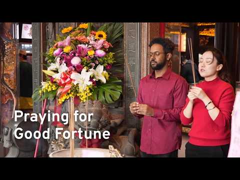 Praying for Good Fortune: Hongludi a Must-Visit for New Year Prosperity