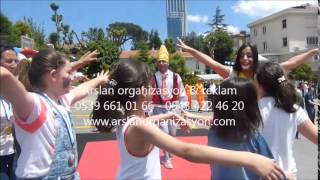 Palyaço Çocuklarla dansı