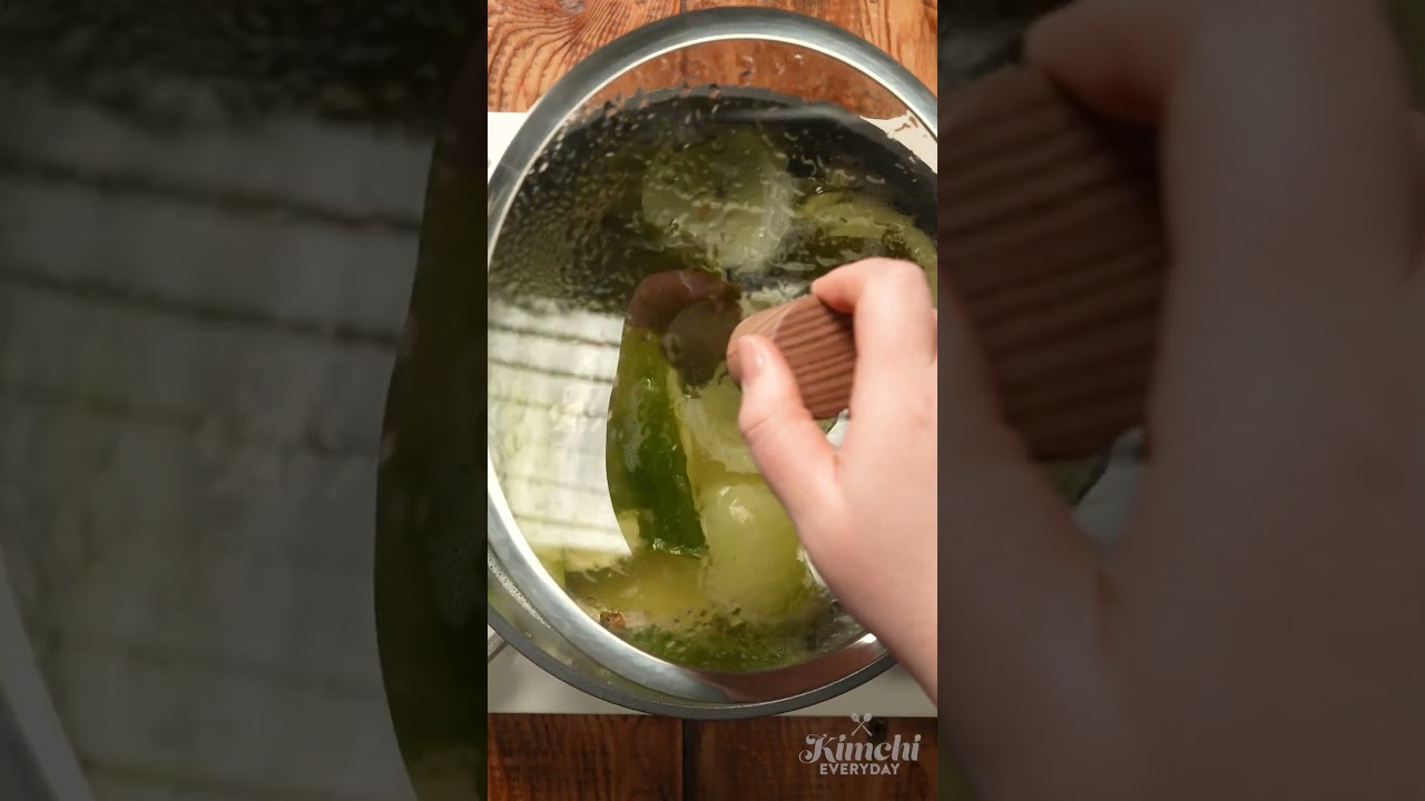 KEEP CLAM AND EAT BAJRIAK KALGUKSU | H MART KIMCHI EVERYDAY | 바지락 칼국수