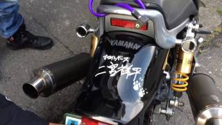 バイクにもサインをしてしまいました・・・！