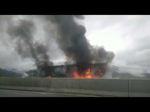 Ônibus que pegou fogo na BR-277