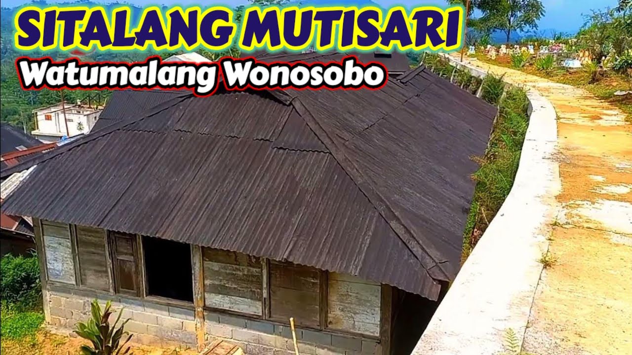 Atas makam, bawahnya rumah warga ||Above the tomb, below the citizen's house ||