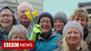 Tiny Scottish town opens arms to Ukrainian refugees - BBC News