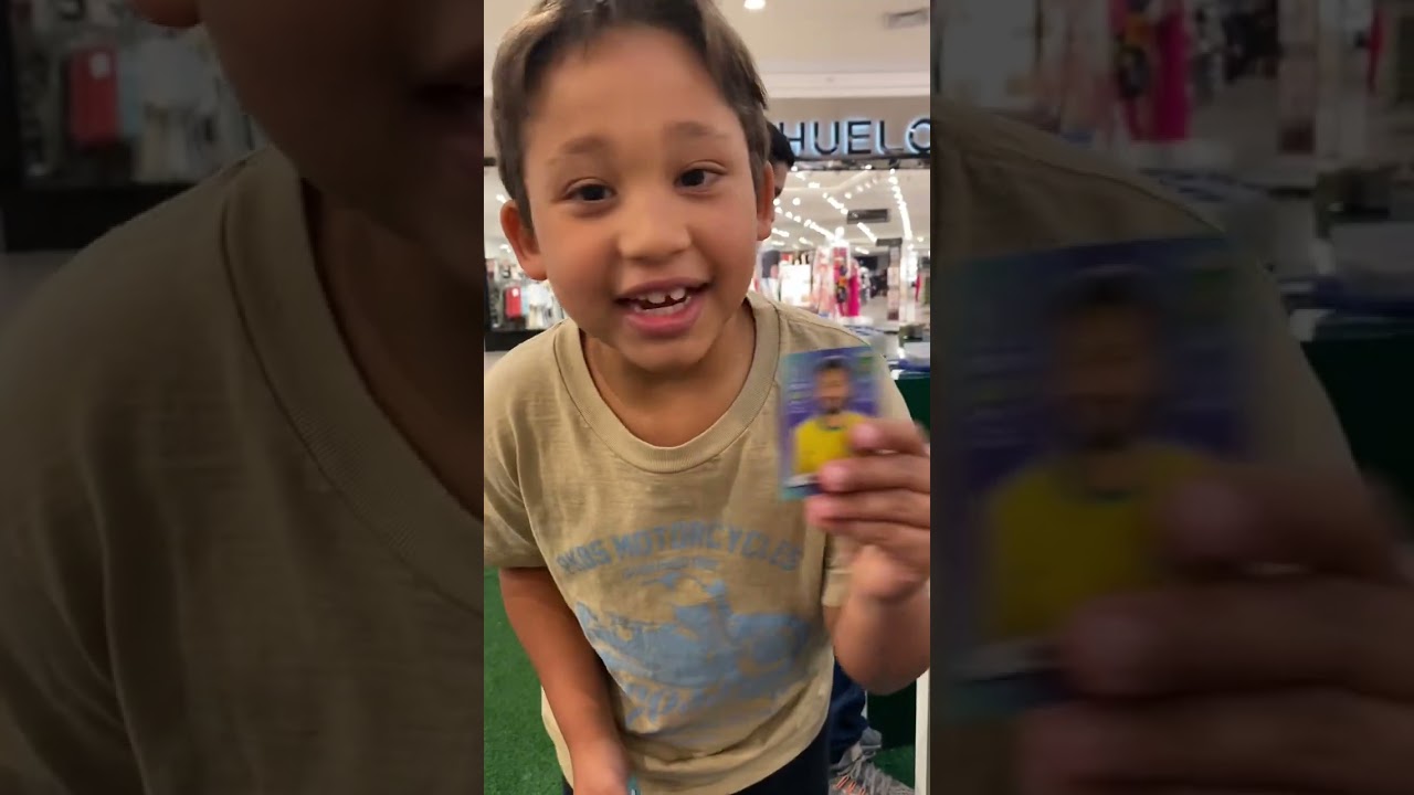 Comprei meu álbum da copa e já consegui o Neymar e o CR7 - Deixe seu like