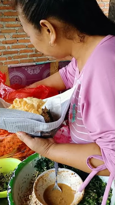 GADIS CANTIK PENJUAL NASI