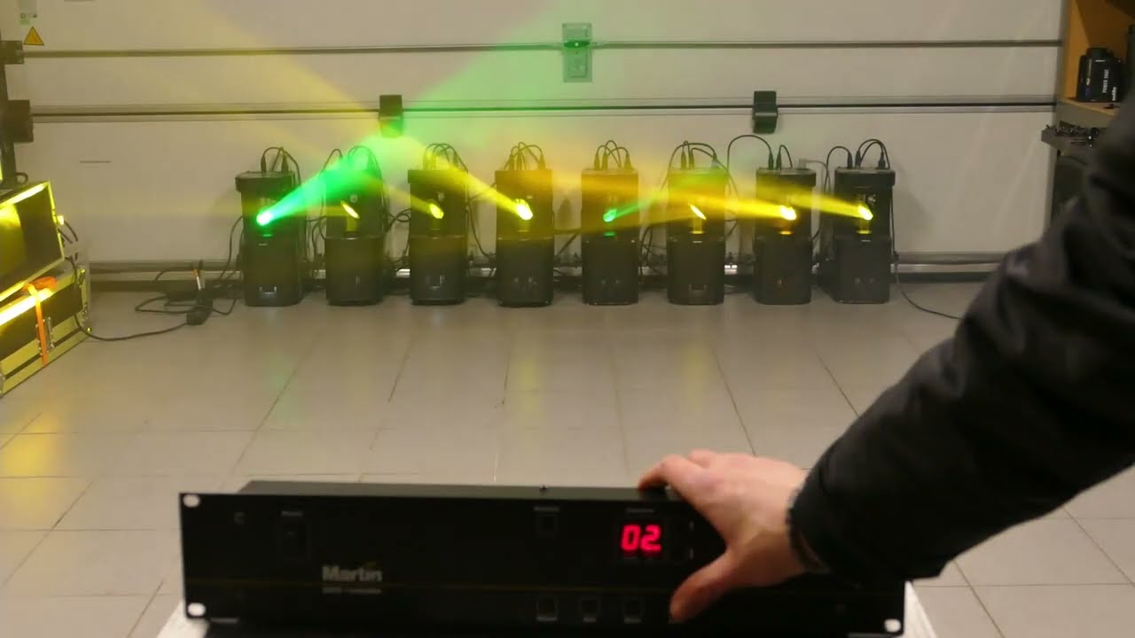 Oldschool Lightshow with Martin RoboScan 812's And 2504 Controller | Running Through All Programs
