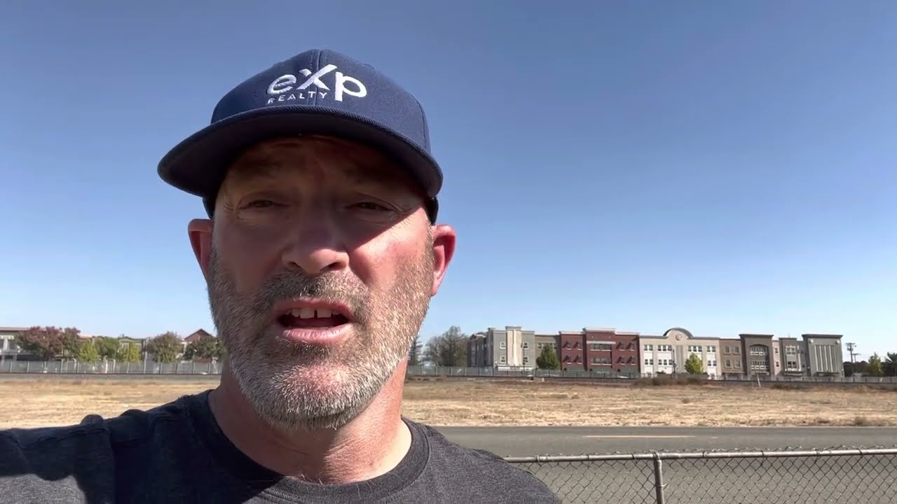 Welcome to Living in Galt by Kenny Dugdale. Let’s explore this Great American little town!