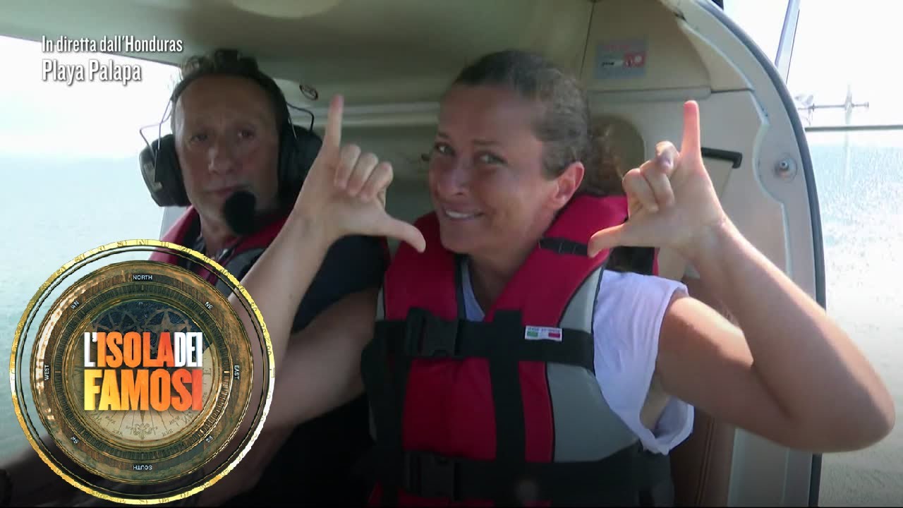 L'Isola dei Famosi - Il lancio dall'elicottero di Valentina Persia e Beppe Braida