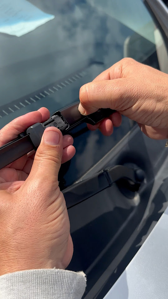 Protect Your Windshield with This Genius Sponge Hack! Avoid Scratches from Worn Wiper Blades 