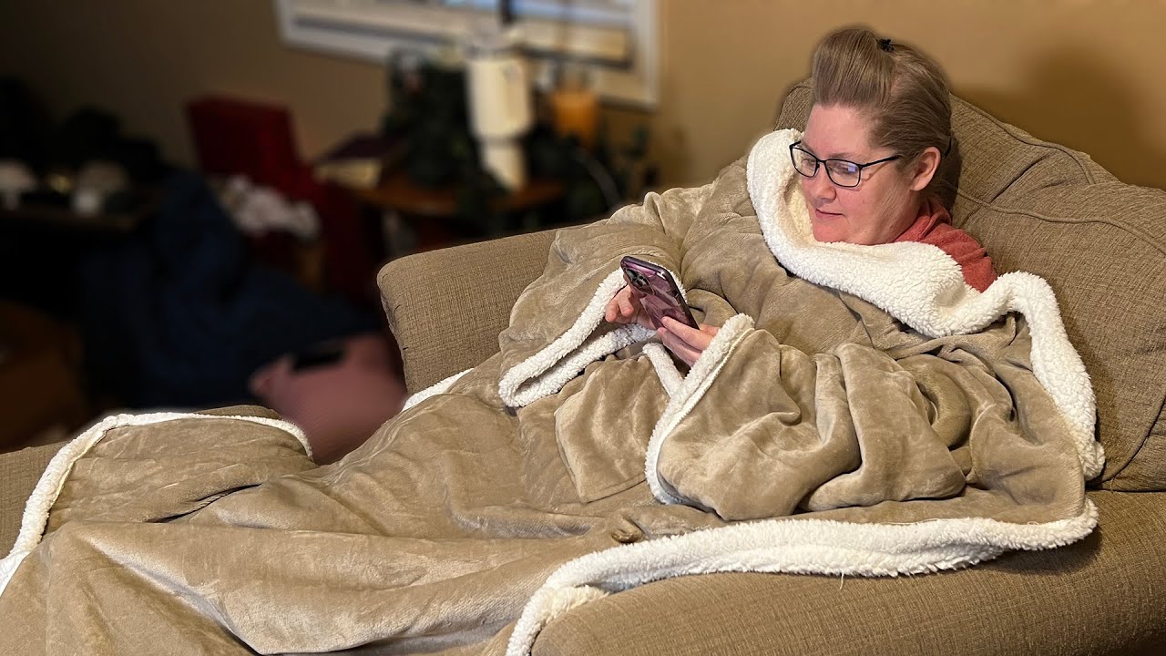 Tirrinia Sherpa Wearable Blanket