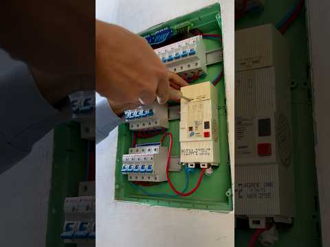 تركيب القواطع الكهربائية بلوحة توزيع الكهرباء
