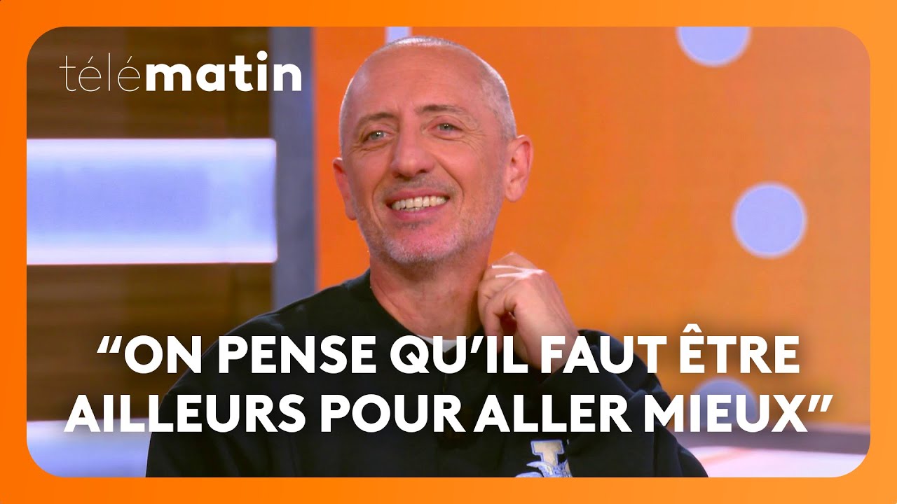 Gad Elmaleh est cinquantenaire et le vit très bien