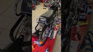 Norton Commando 850 1974, ferly standard except Grimmeca 4Ls front brake.