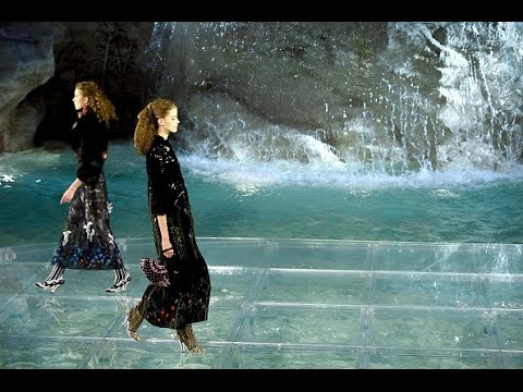 Video: Le sfilate più luminose della Haute Couture Fashion Week estate 2015