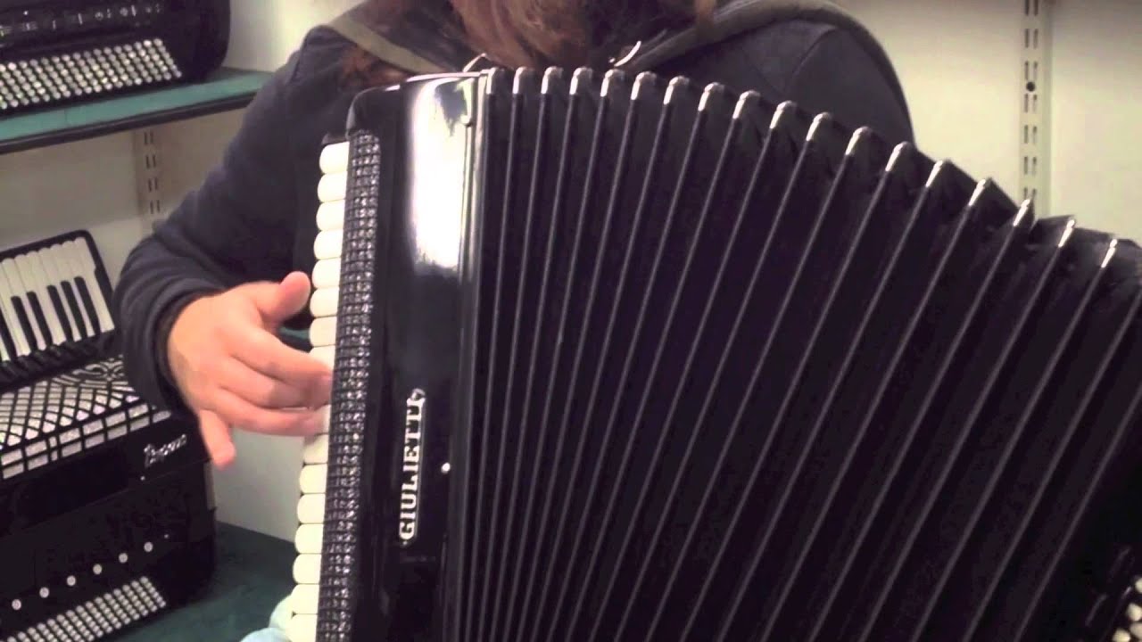 Fokies Music: Anatol Eremciuc Playing a Giuletti F115