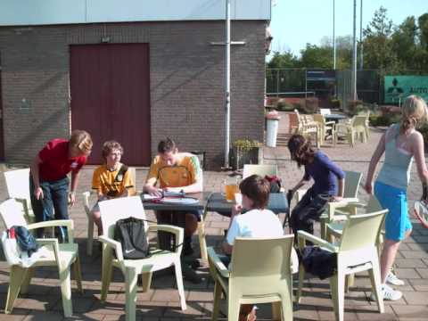 6 weken lang hebben de jongeren uit Breda gratis tennisclinics kunnen volgen bij TVHB. Hier een fotoverslag van de laatste dag.