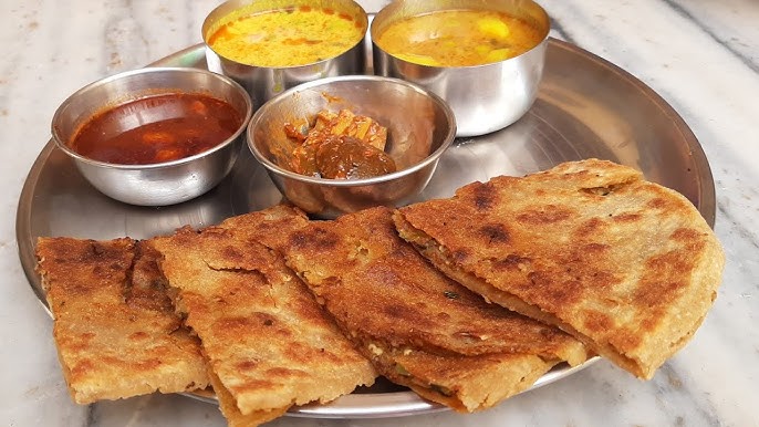 Agra Ke Mashoor Paranthe | Ram Babu Paratha Bhandar | Indian Street Food |  - YouTube