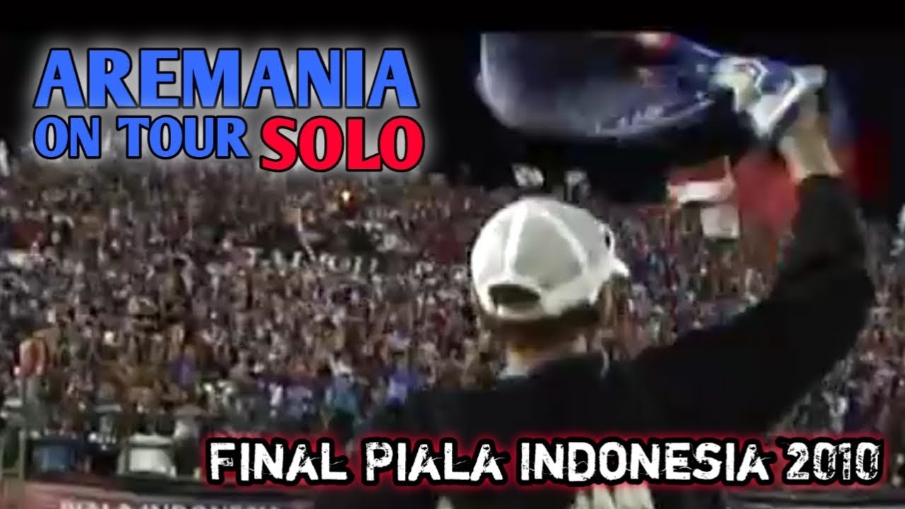 Aremania full tribun !!! Manahan Solo Membiru #FinalPialaIndonesia2010 #AremaindonesiaVSsriwijayaFC