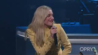 Kelsea Ballerini     Hole in the bottle   Grand Ole Opry