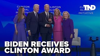 President Biden receives award, exchanges kind words with former President Bill Clinton