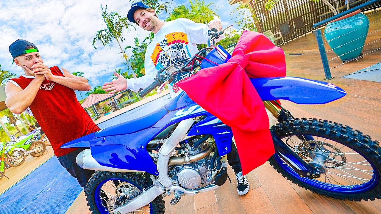 ENZO LOPES ME DEU UMA MOTO 0KM DE PRESENTE 😭