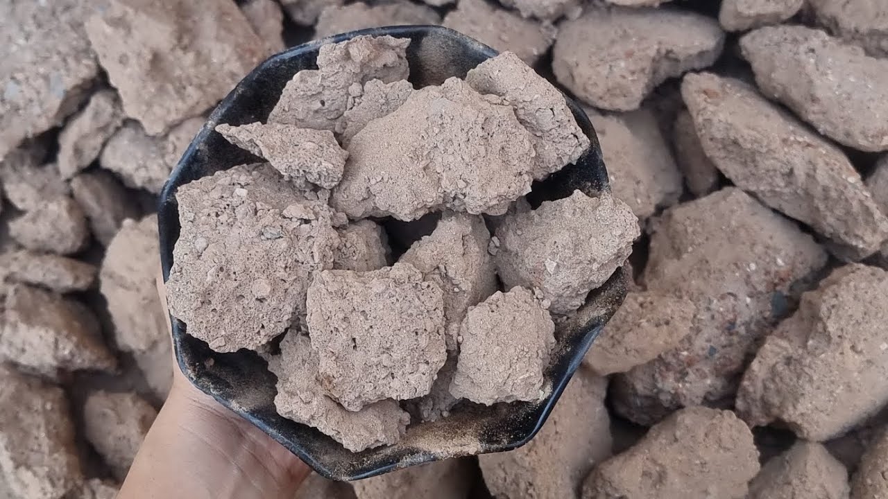 Gritty Red Dirt Crumbling #satisfying #asmrcommunity #crumbling #asmr 