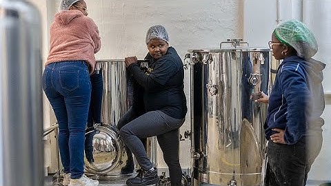 Afrique du Sud : pionnière de la bière, Apiwe Nxasani-Mawela ouvre une académie