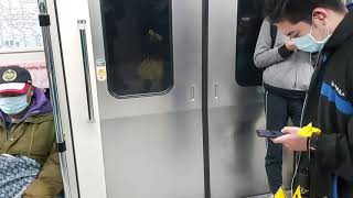 台北捷運板南線南港站6:50分拍攝227次開往南港展覽館的C321型112+111編組高運量系統鋼輪鋼軌式捷運列車