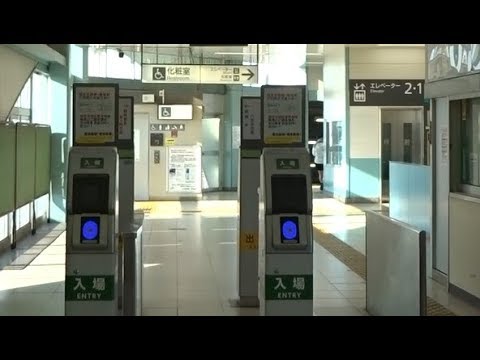 自動改札機ではなく無人駅にあるIC切符のタッチ柱が並んでいる相模線原当麻駅の改札の風景