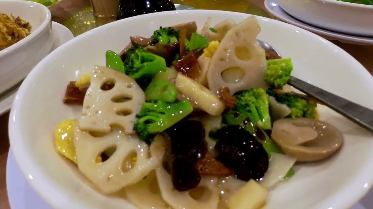 CRC Restaurant. A old school restaurant which serve one of the best Chinese Cuisine in Penang. 4K